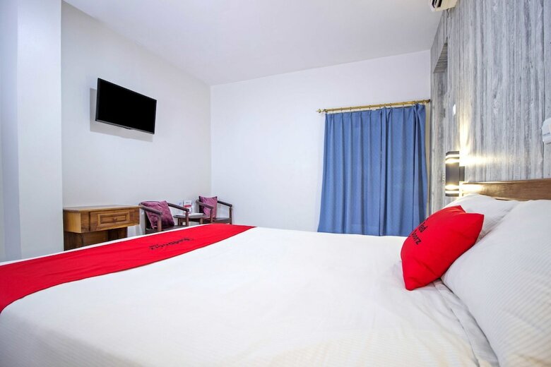 Hotel Reddoorz Plus Near Rs Hasan Sadikin