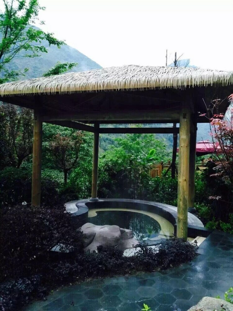Hotel Howard Johnson Life Mountain View Chengdu