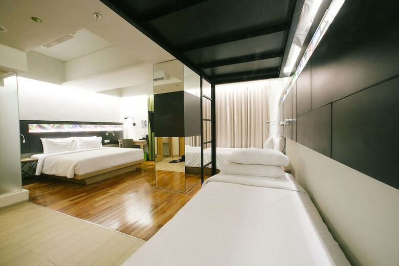 Hotel Maxonehotels At Dharmahusada - Surabaya