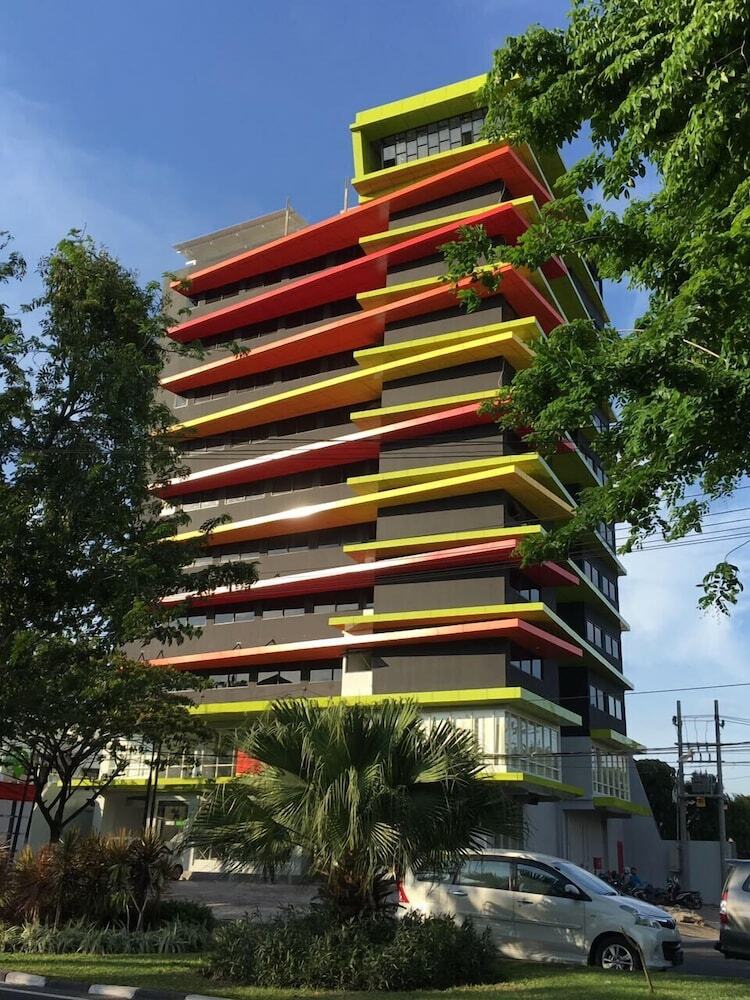 Hotel Maxonehotels At Dharmahusada - Surabaya