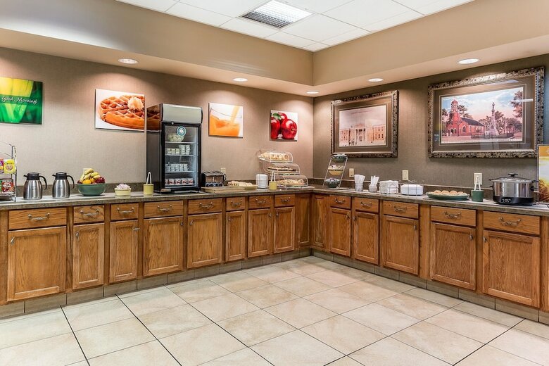 Hotel Quality Inn & Suites