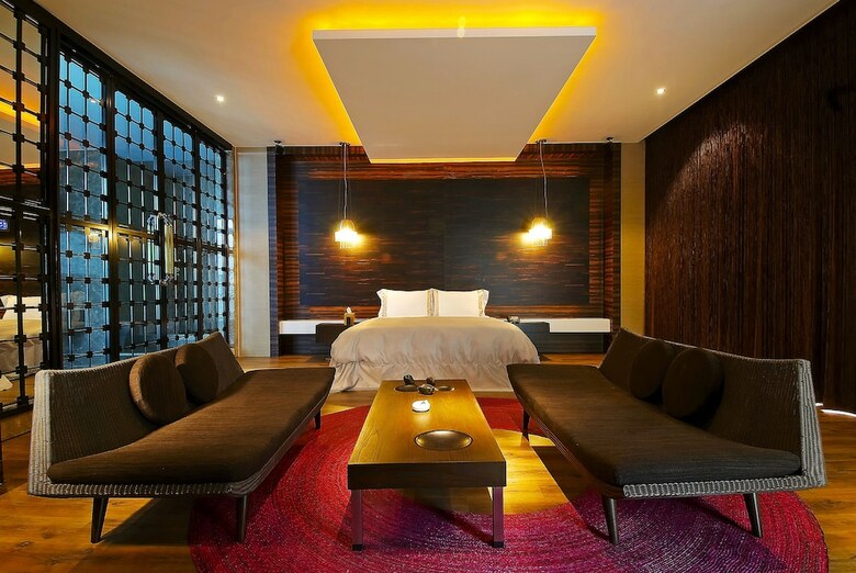 Ease Motel