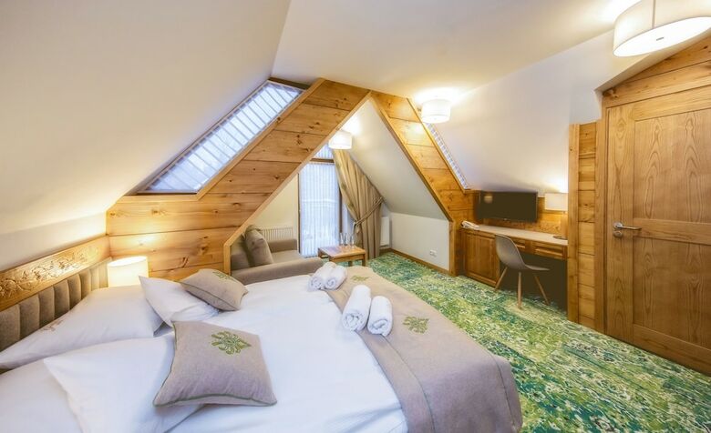 Gold Hotel