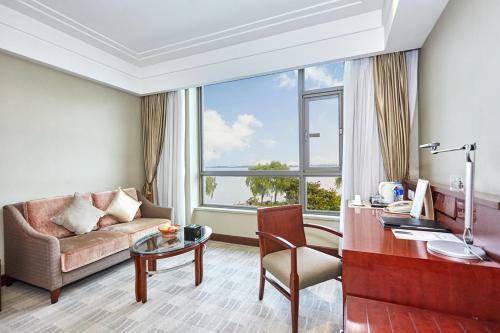 Tongli Lake View Hotel