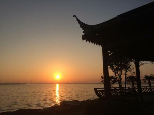 Tongli Lake View Hotel