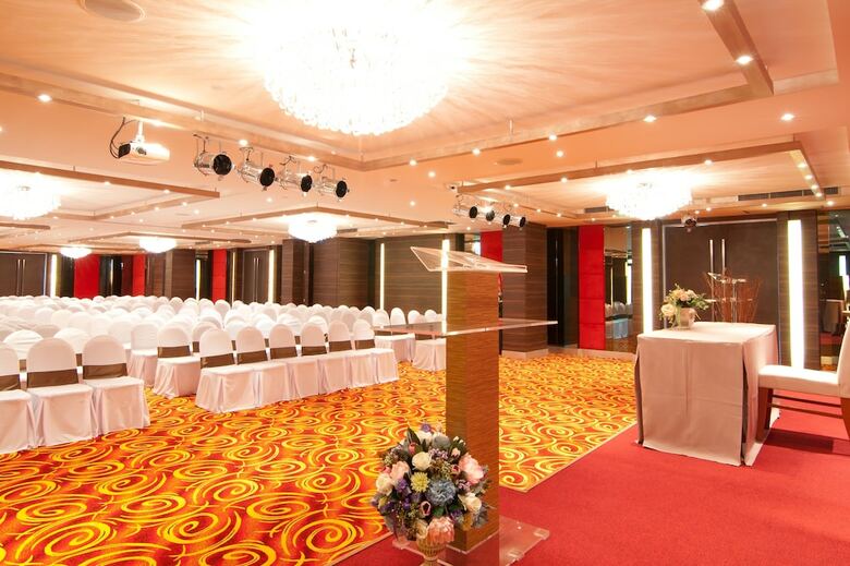 Grand Lord Hotel