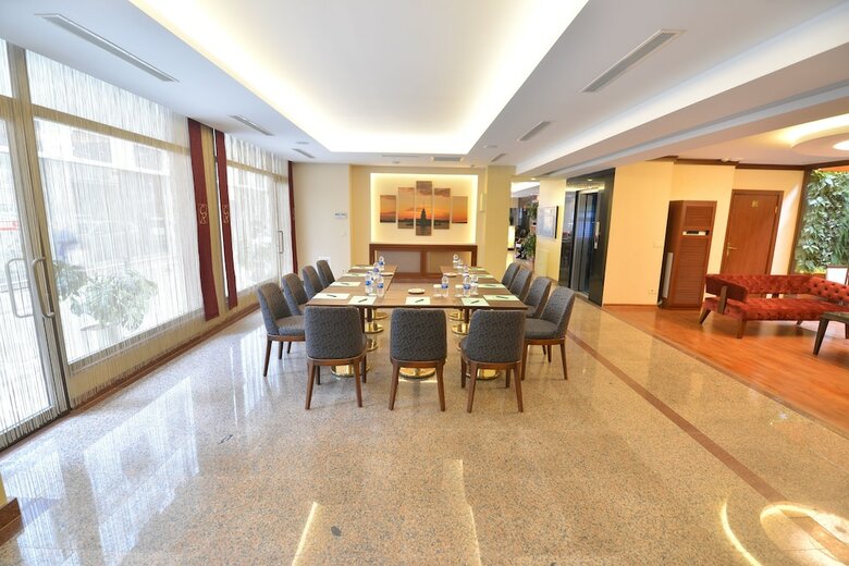 Golden Siyav Hotel