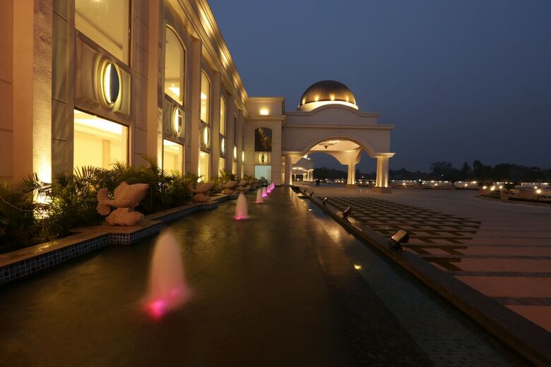Hotel Ramada By Wyndham Lucknow