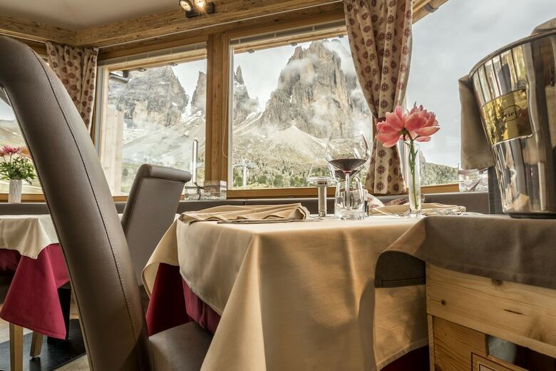 Hotel Passo Sella Dolomiti Mountain Resort