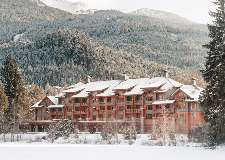 Hotel Nita Lake Lodge