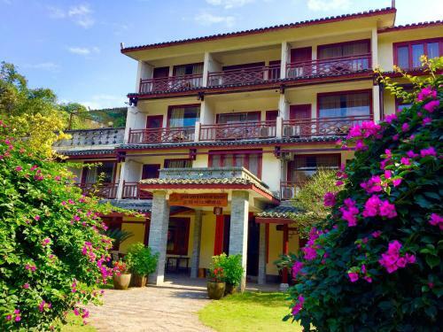 Posada Snow Lion Riverside Resort