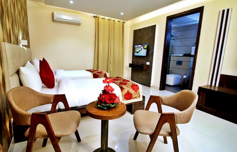 Pinnacle By 1589 Hotels