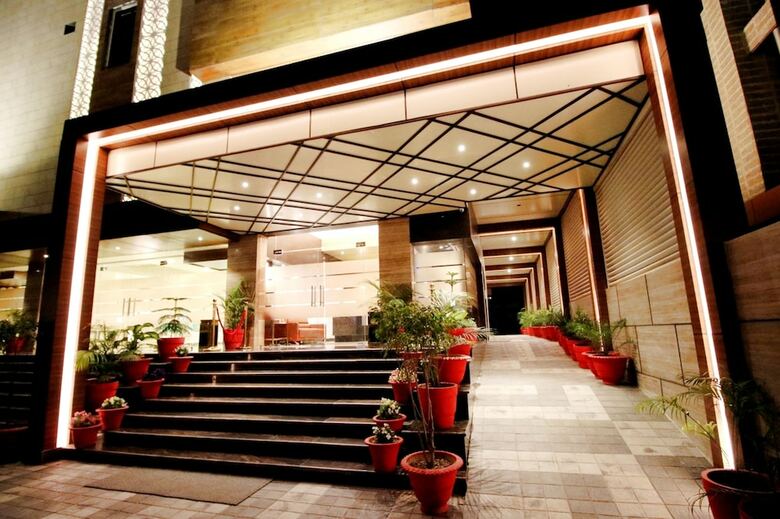 Pinnacle By 1589 Hotels