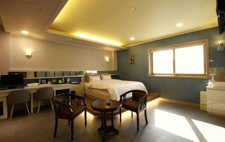 Goldenroot Hotel In Gimhae