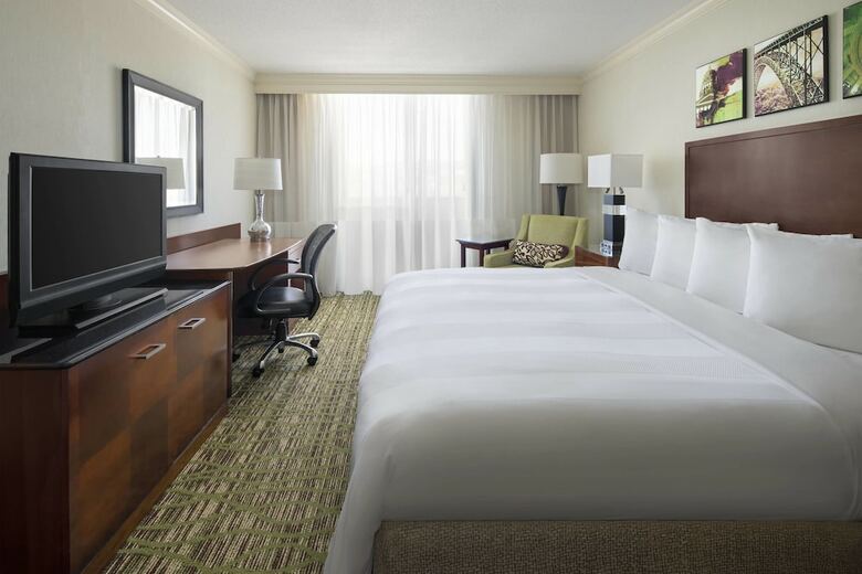 Hotel Charleston Marriott Town Center