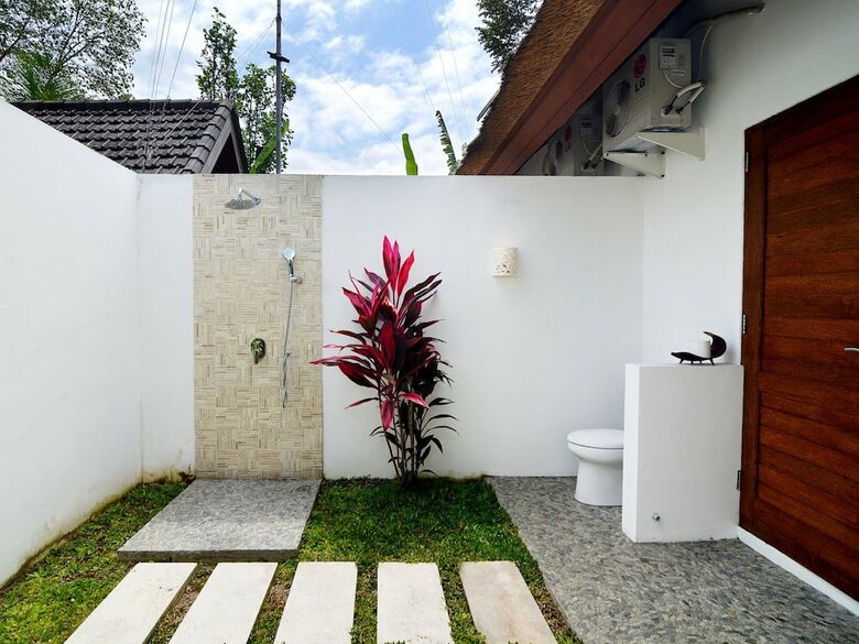 Villa Candi Kecil Tiga