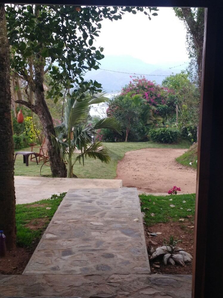 Welikande Hotel And Trekking Center