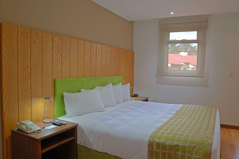 Hotel Country Inn & Suites