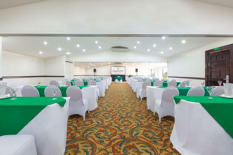 Hotel Country Inn & Suites
