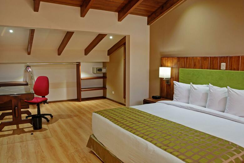 Hotel Country Inn & Suites