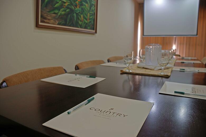 Hotel Country Inn & Suites