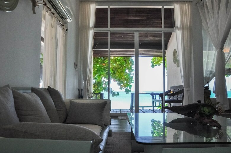 Hotel Maiton Beachfront Villa