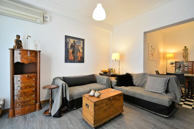 Plaka Elegant Apartment