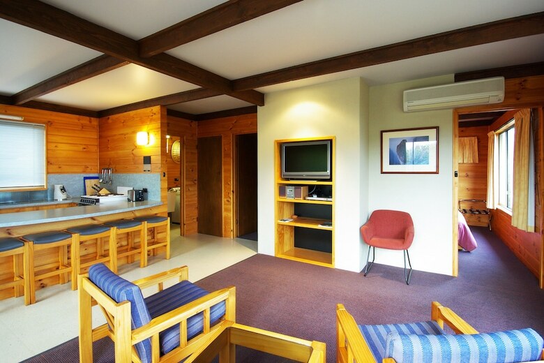 Hotel Edge Of The Bay Resort