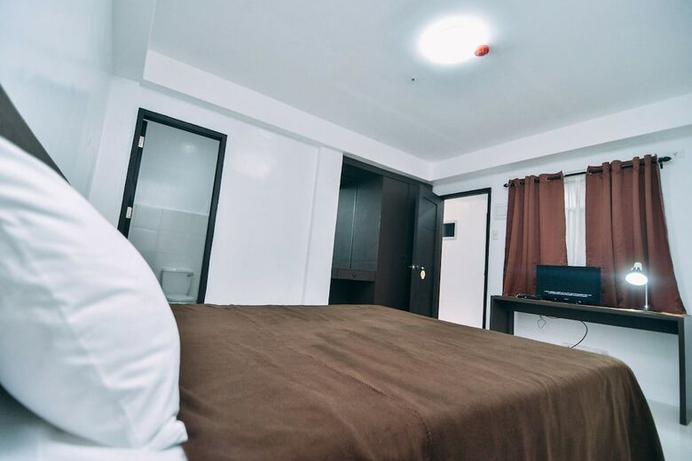 Hotel The Strand Suites And Dormitel