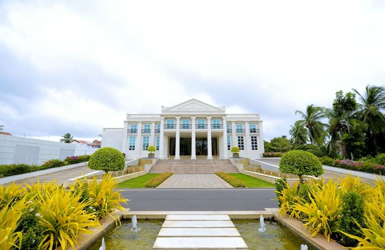 Grandeeza Luxury Hotel
