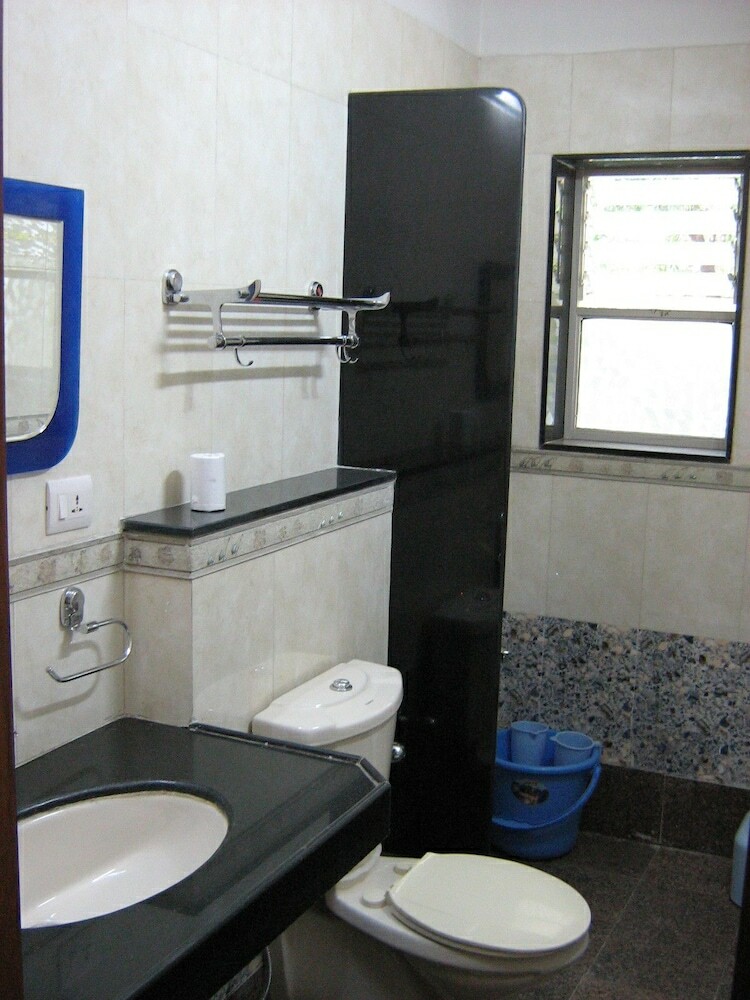 Hotel Raviraj