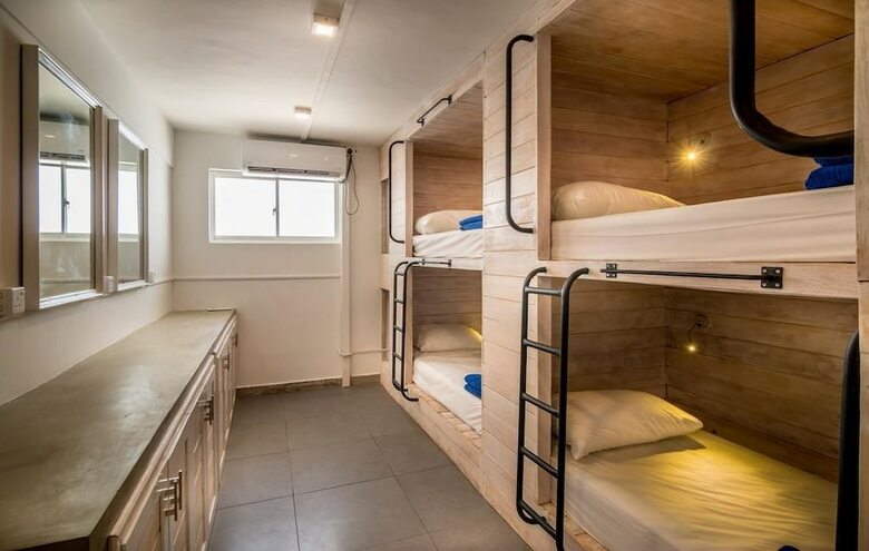 Hostal Island Hostels