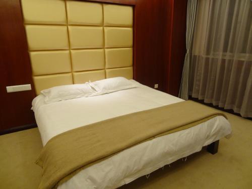 Huilong Tower Hotel