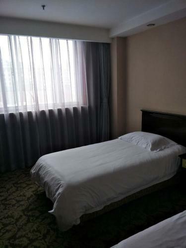 Huilong Tower Hotel