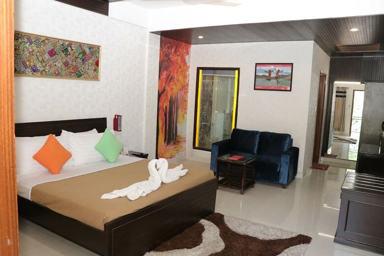 Hotel Maple Resort By Aamod