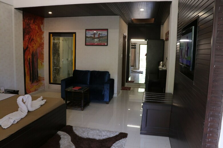 Hotel Maple Resort By Aamod
