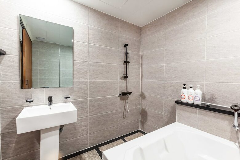 Hotel Bath