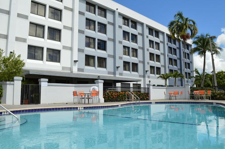 Hotel Holiday Inn Express & Suites Miami - Hialeah
