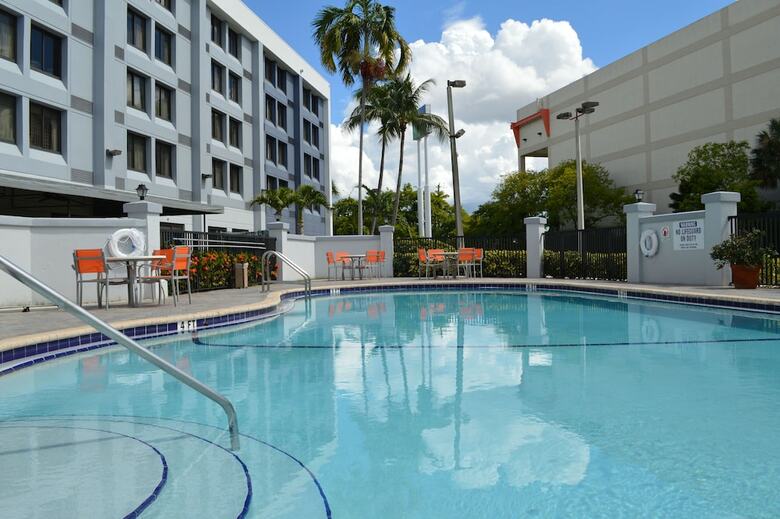 Hotel Holiday Inn Express & Suites Miami - Hialeah