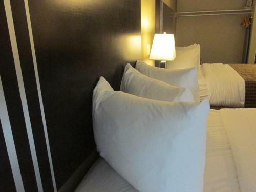 Hotel Sigma Inn & Suites
