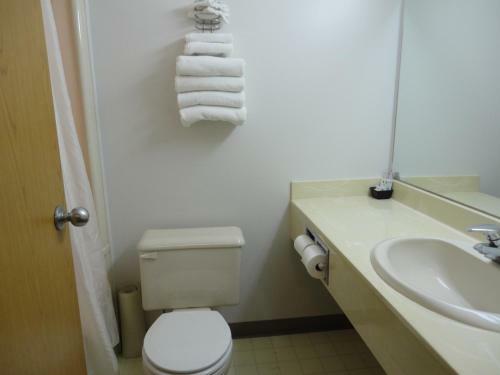 Hotel Perfect Inns & Suites