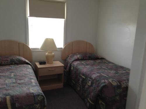 Settler's Inn & Motel