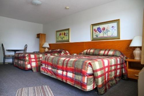 Settler's Inn & Motel