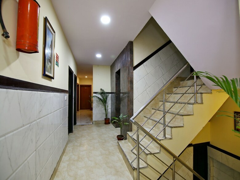 Oyo 8764 Hotel Green View Palace