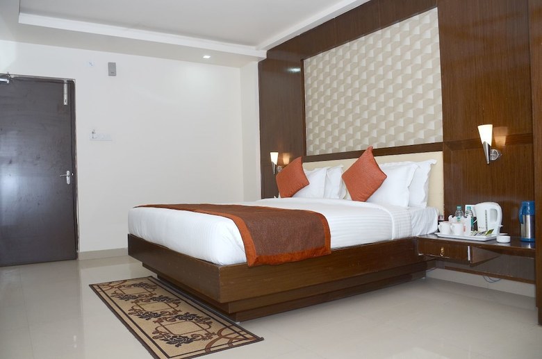 Hotel Vaishnavi Clarks Inn Buxar