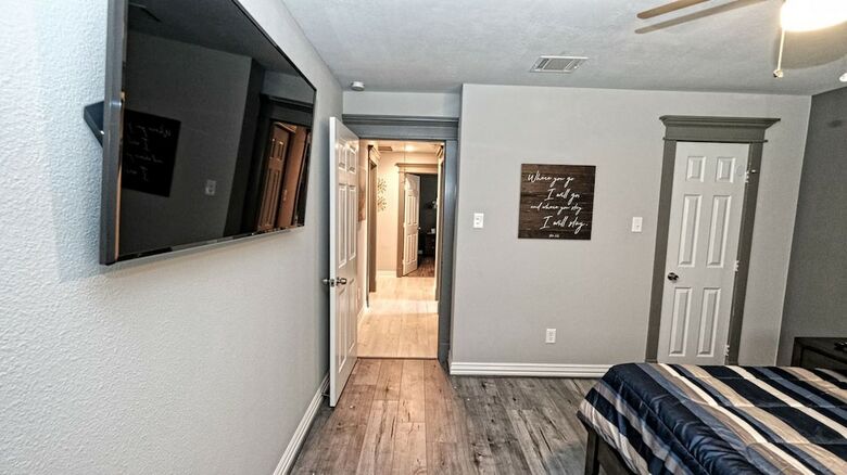 15206 Ridingwood Dr.
