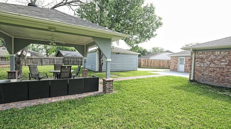 15206 Ridingwood Dr.