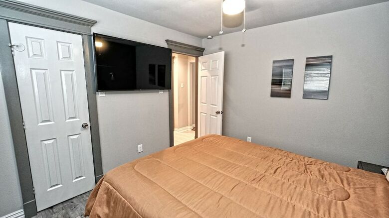 15206 Ridingwood Dr.