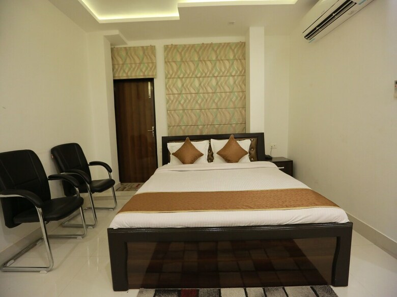 Oyo 8837 Hotel Surya Galaxy