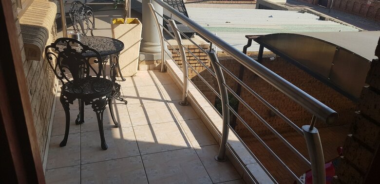 Hotel Ekuthuleni Guest House - Soweto